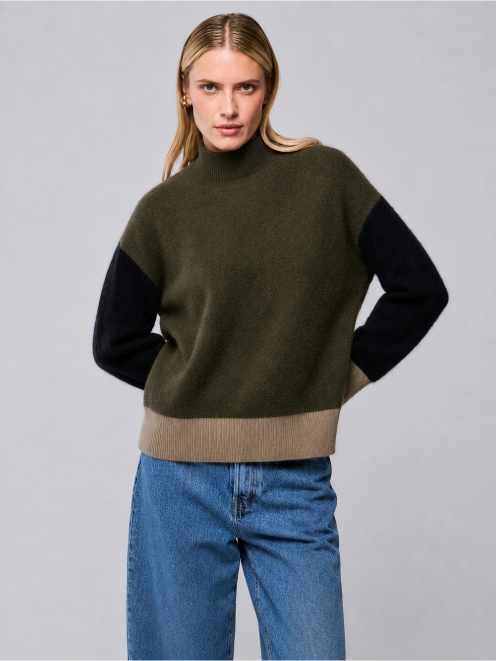 Majestic Filatures Colorblock‎ Mock Neck Sweater
Raccoon Hair Blend Size 4